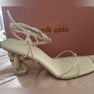 Cult Gaia Zadie Sandal off white